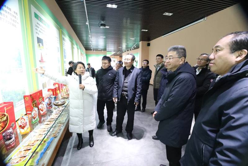 说明: C:\Users\xcb\Desktop\D56A2335.JPG 说明: C:\Users\xcb\Desktop\D56A2335.JPG